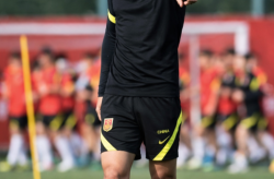 1比5惨败蓉城，郑智执教路遇坎坷，转型阵痛何时休？